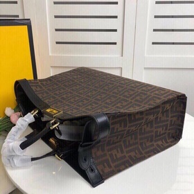 Средняя сумка FENDI Peekaboo X-Tote С внутренними карманами фирме