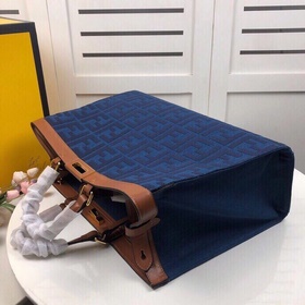 Средняя сумка FENDI Peekaboo X-Tote С внутренними карманами фирме