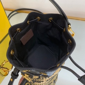 FENDI Плетеный мешок Сумка-ведро из соломы с высокой эстетическо