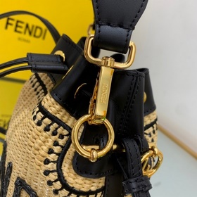 FENDI Плетеный мешок Сумка-ведро из соломы с высокой эстетическо