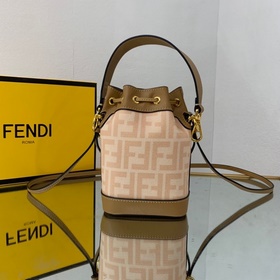 FENDI Мини-сумка-бакет из кожи первого слоя франко-коричневый с