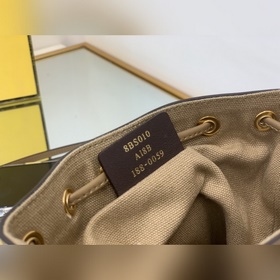 FENDI  Мини-сумка-бакет из кожи первого слоя фланелевый коричне