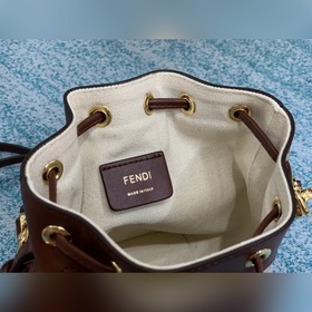 FENDI  Классическая уникальная сумка-бакет с вышитым логотипом F
