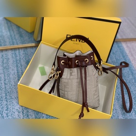 FENDI  Классическая уникальная сумка-бакет с вышитым логотипом F