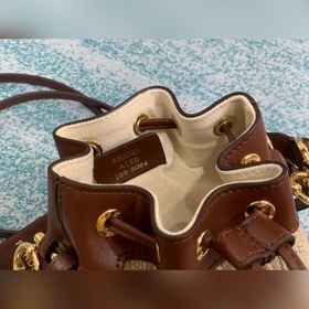 FENDI  Классическая уникальная сумка-бакет с вышитым логотипом F