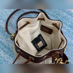 FENDI  Классическая уникальная сумка-бакет с вышитым логотипом F