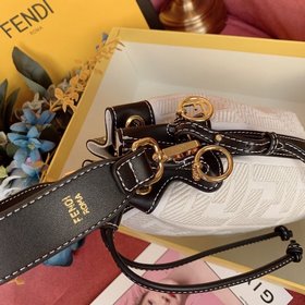 Новая сумка FENDI Сумка с шнурком и фирменным логотипом. Внутренн