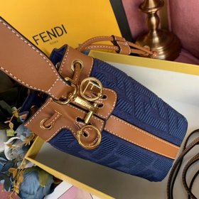 Новая сумка FENDI в форме ведерка С шнурком и фирменными деталями