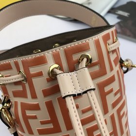 FENDI Сумка-ведро Mon Tresor Размеры 12*18*10 см, новейшая модел