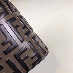 FENDI Мини-сумка с тиснением из кожи бычка, вдохновленная дизайно