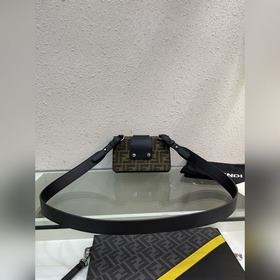FENDI Номер BD96181300 Сумка через плечо