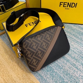 FENDI Компактная сумка через плечо с застежкой-молнией Регулируе