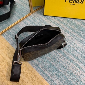 FENDI Компактная сумка через плечо с застежкой-молнией Регулируе