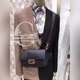 FENDI Золотая застежка Стандартная сумка Baguette с квадратной о