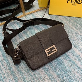 FENDI Серебряная застежка Стандартная сумка с квадратной откидно
