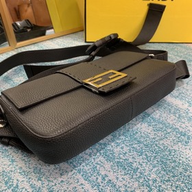 FENDI Серебряная застежка Стандартная сумка с квадратной откидно
