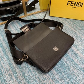 FENDI Серебряная застежка Стандартная сумка с квадратной откидно