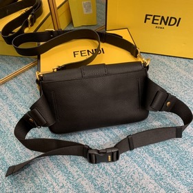 FENDI Золотая застежка Стандартная сумка с квадратной откидной к