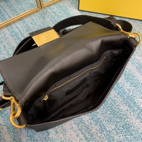 FENDI Золотая застежка Стандартная сумка с квадратной откидной к