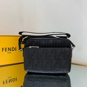 FENDI Фотосумка с лаконичным дизайном. Классическая сетка в соче