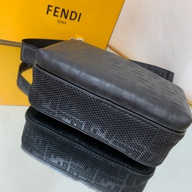 FENDI Фотосумка с лаконичным дизайном. Классическая сетка в соче