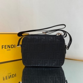 FENDI Фотосумка с лаконичным дизайном. Классическая сетка в соче