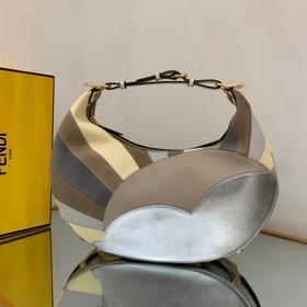FENDI  Большая сумка в форме полумесяца, изготовленная вручную