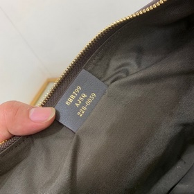 FENDI  Большая сумка в форме полумесяца, изготовленная вручную