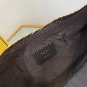 FENDI  Маленькая сумка в форме полумесяца, изготовленная вручную