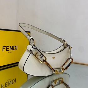 Новая сумка FENDI Вдохновленная 90-ми годами, эта сумка имеет лак