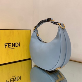 FENDI Сумка New Moon из мягкой кожи серебристого цвета При ношен