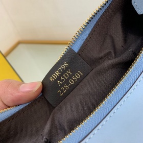 FENDI Сумка New Moon из мягкой кожи серебристого цвета При ношен