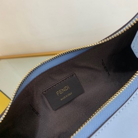 FENDI Сумка New Moon из мягкой кожи серебристого цвета При ношен