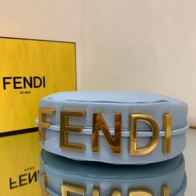 FENDI Сумка New Moon из мягкой кожи серебристого цвета При ношен