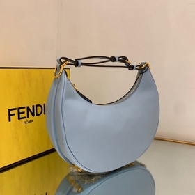FENDI Сумка New Moon из мягкой кожи серебристого цвета При ношен