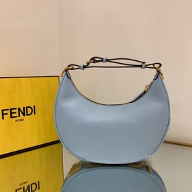 FENDI Сумка New Moon из мягкой кожи серебристого цвета При ношен