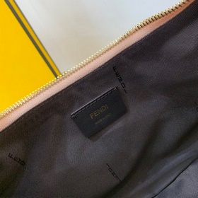 FENDI  Сумка в форме полумесяца из мягкой кожи розового цвета Пр