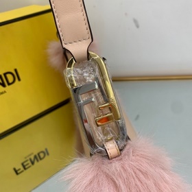 Новейшая сумка FENDI под мышкой  Строгий крой идеальная форма по