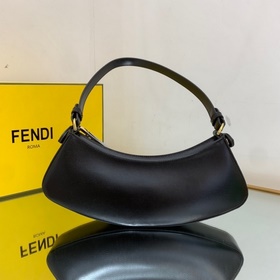 Сумка FENDI Новейшая сумка Fendi Вдохновленная 90-ми годами, эта 