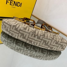 Сумка FENDI Новейшая сумка FENDI Вдохновленная 90-ми годами, эт