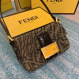 FENDI  Летняя капсульная коллекция Необычные украшения на холсте