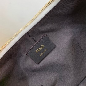 FENDI Сумка New Moon из мягкой белой кожи При ношении под мышкой