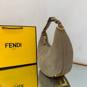 FENDI Сумка New Moon из мягкой кожи серебристого цвета При ношен