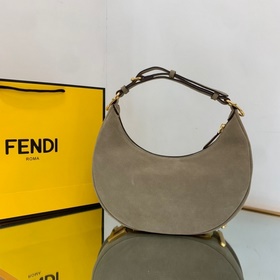 FENDI Сумка New Moon из мягкой кожи серебристого цвета При ношен