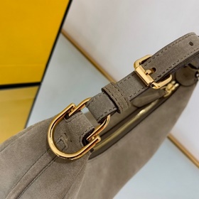 FENDI Сумка New Moon из мягкой кожи серебристого цвета При ношен