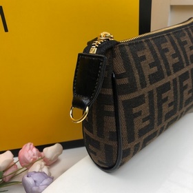 FENDI Сумка-батон с классическим принтом, подержанная. Самая поп