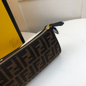 FENDI Сумка-батон с классическим принтом, подержанная. Самая поп