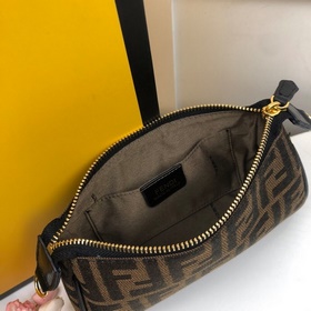 FENDI Сумка-батон с классическим принтом, подержанная. Самая поп