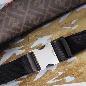 FENDI Поясная сумка с застежкой-молнией и сумка через плечо с рег