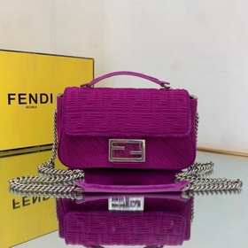FENDI Средняя сумка с цепочкой через плечо, из красного высокоте